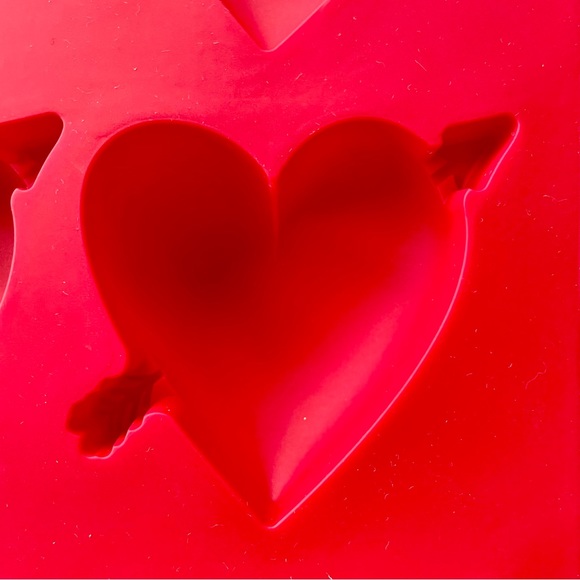 Wilton•Set of 2•Heart-Shaped Silicone Baking Molds•Rice Krispies/Brownies/Cakes - Picture 5 of 12